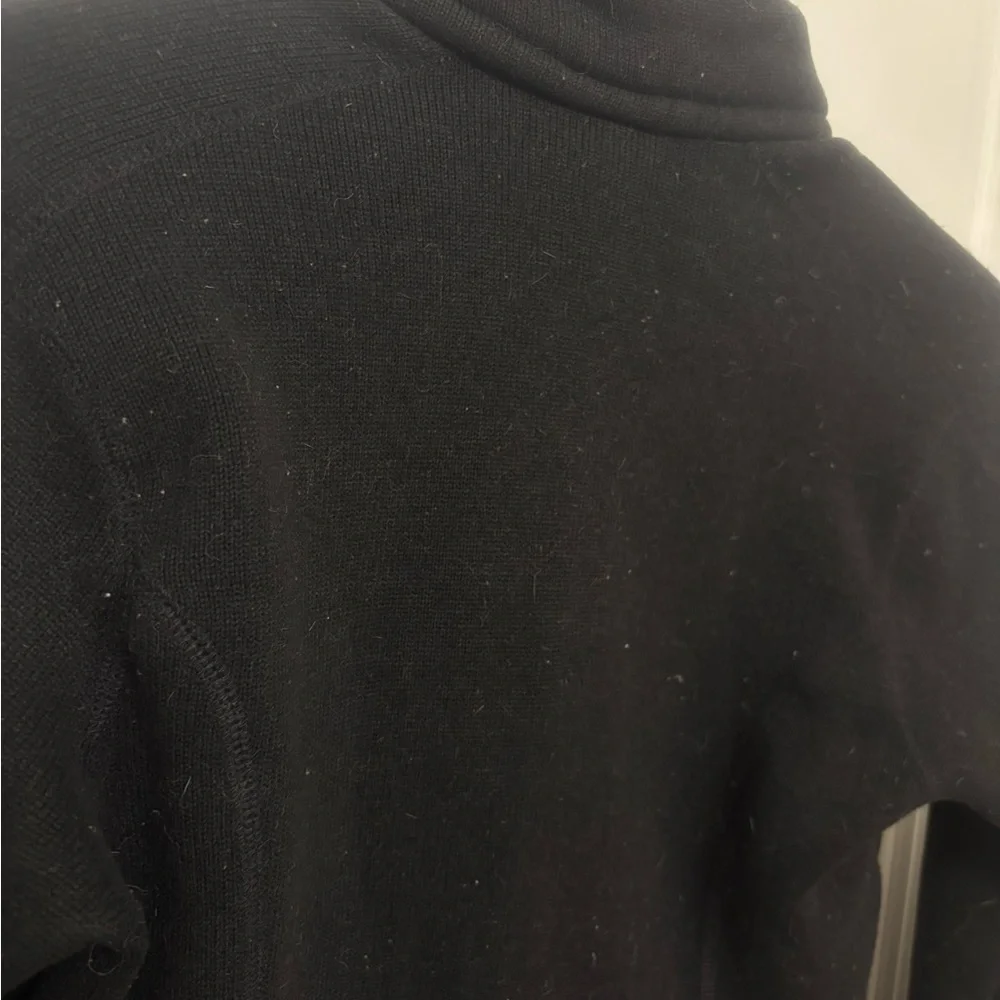 Patagonia Black Full-Zip Fleece Jacket with Small Logo - Picture 4 of 14